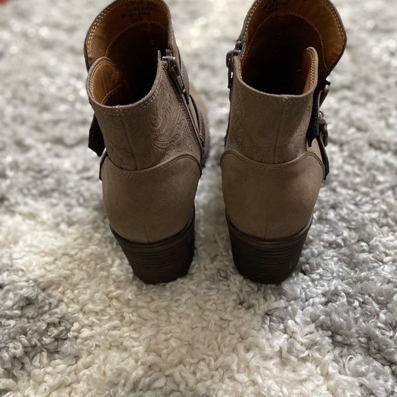 Size 8 western style ankle boots - Picture 3 of 7